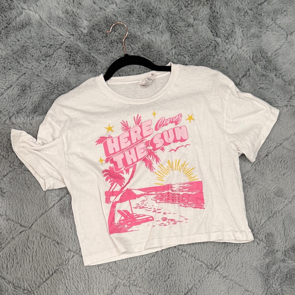 Cropped Graphic Tee - White with Pink & Yellow Beach Print